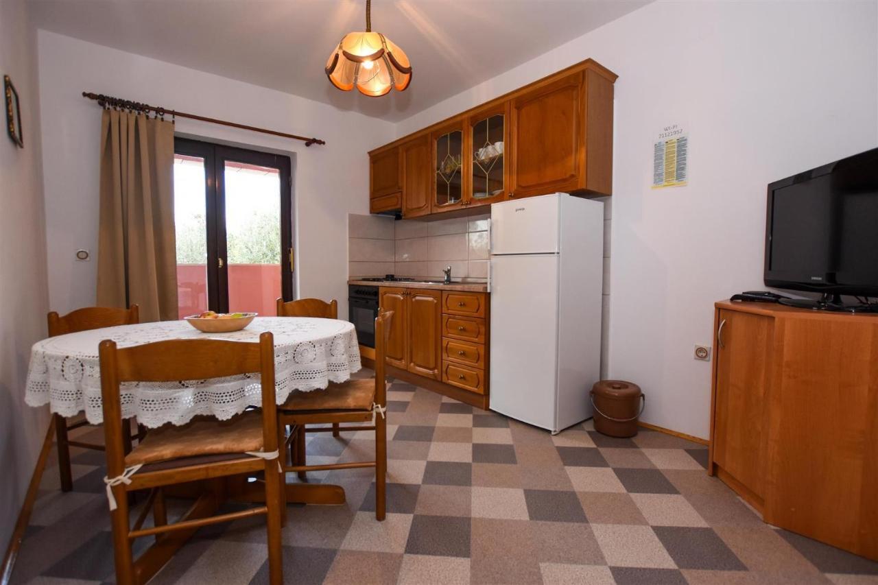 Apartments With A Parking Space Pag - 11358 Pag Town Esterno foto